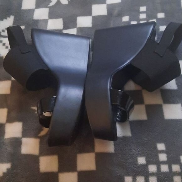 Charles David Made in Italy Black Strappy Patent Leather Sandals Size 41/9.5/10 - Picture 2 of 16